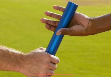 收米体育直播-英超教练如何与球员和观众席进行沟通？这些交流重要吗？（英超主教练）